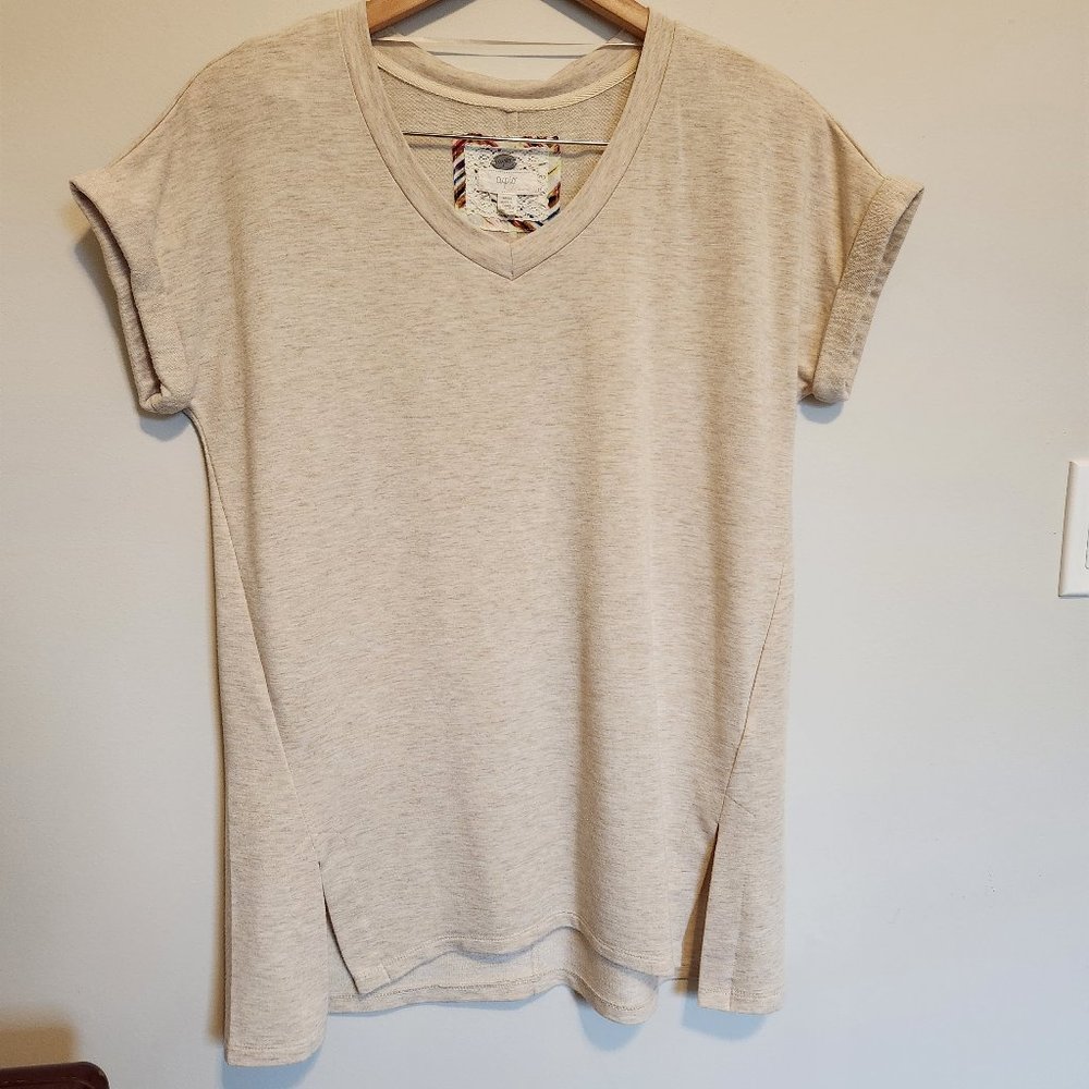 Cupio light beige tee size M